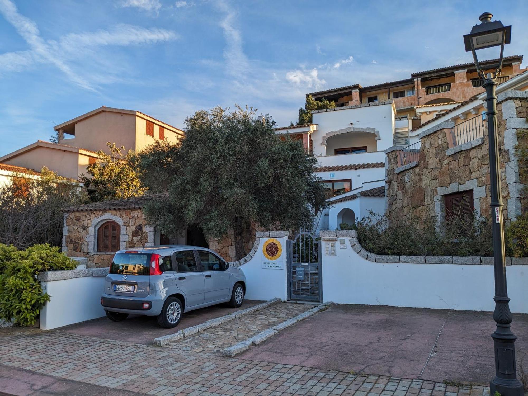 Aparthotel Residenze Il Girasole à Golfo Aranci Extérieur photo